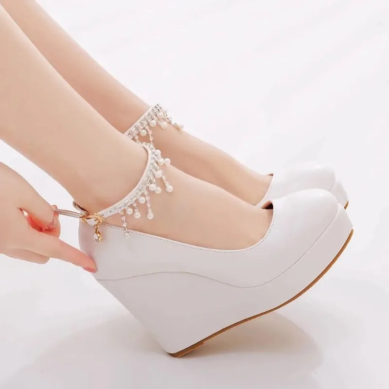MACUBEZ – AMOREA Romantische High Heels mit Herzdetail 3 70206-hsasef.jpg