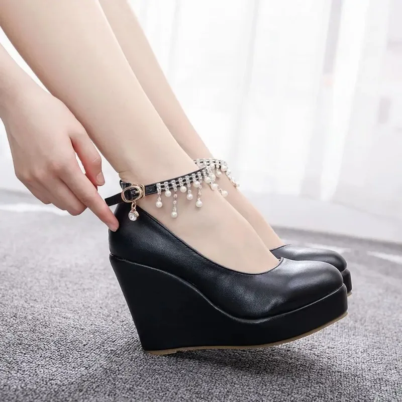 MACUBEZ – AMOREA Romantische High Heels mit Herzdetail 5 70206-u17ouz.jpg