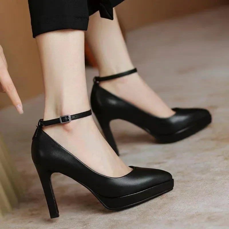 MACUBEZ – VELVORA Samtige High Heels mit femininer Silhouette 5 70324-qh3i13.jpg