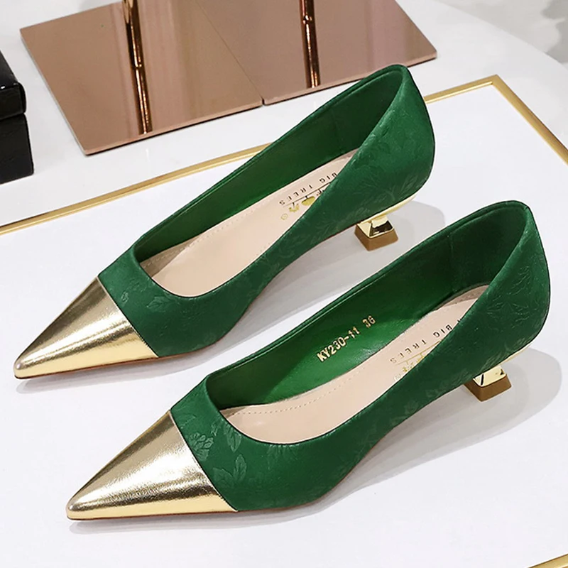 MACUBEZ – ZENARIA Modische Kitten Heels mit klarem Schnitt 4 70756-dvi3lc.jpg