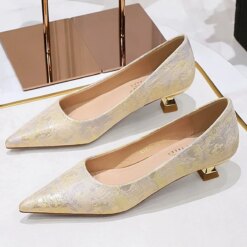 MACUBEZ – DORABELLA Zierliche Kitten Heels mit feinem Riemchen