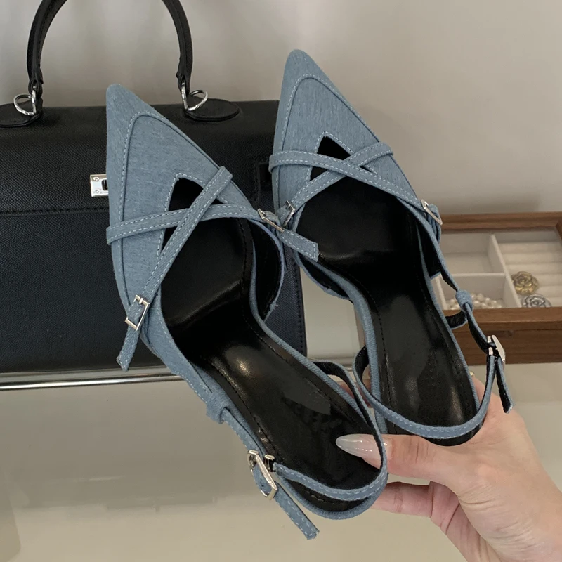 MACUBEZ – FLORINA Verspielte Kitten Heels mit Schleifendetail 4 70927-ckrgp2.jpg