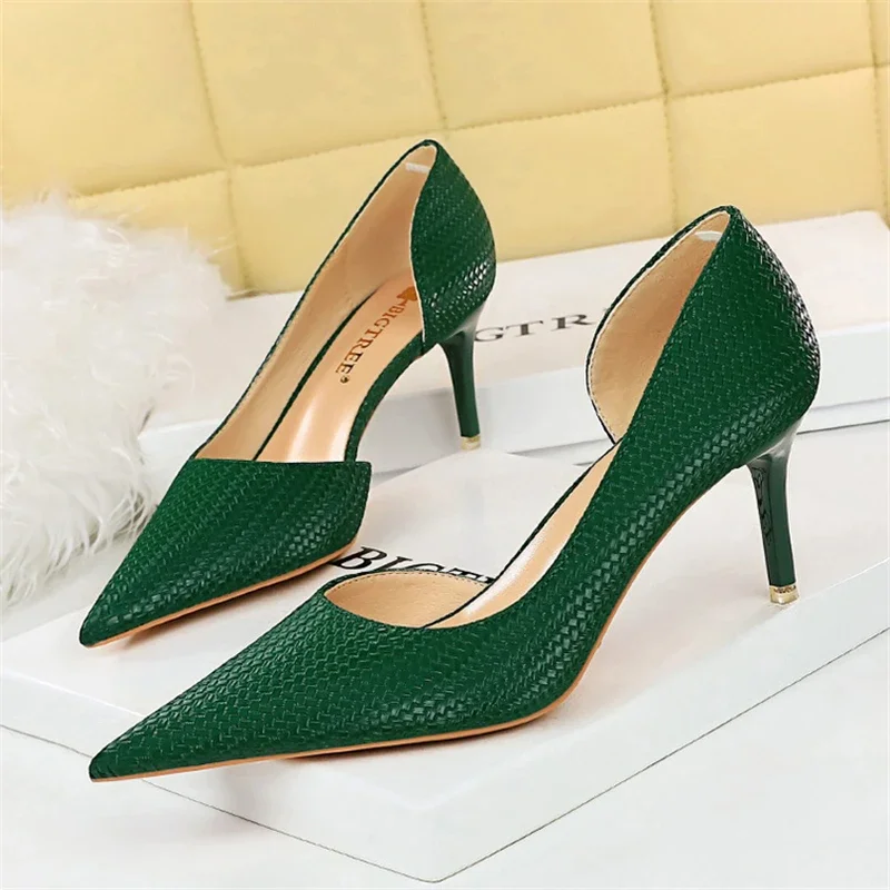 MACUBEZ – AURESSA Zeitlose Kitten Heels mit leichtem Glanz 2 71007-v29cnj.jpg