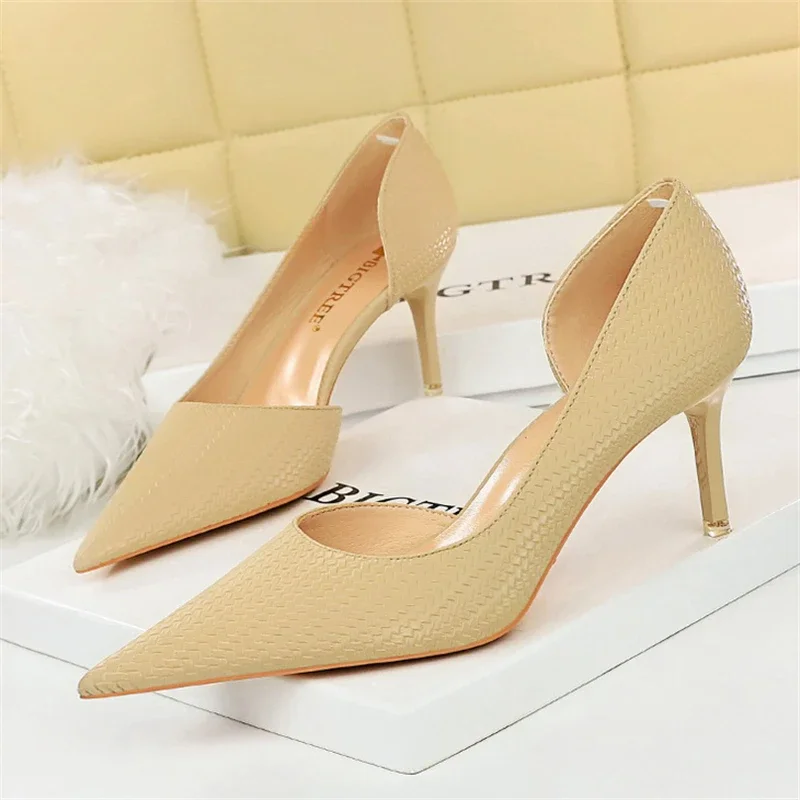 MACUBEZ – AURESSA Zeitlose Kitten Heels mit leichtem Glanz 4 71008-7pzimr.jpg