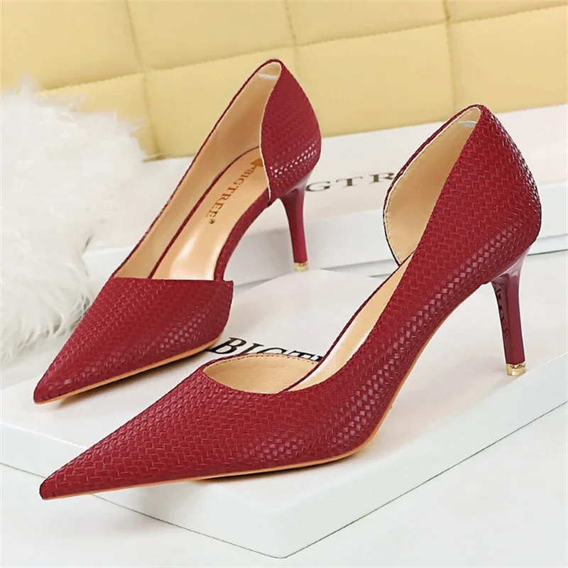 MACUBEZ – AURESSA Zeitlose Kitten Heels mit leichtem Glanz 6 71073-fjrsdl.jpg