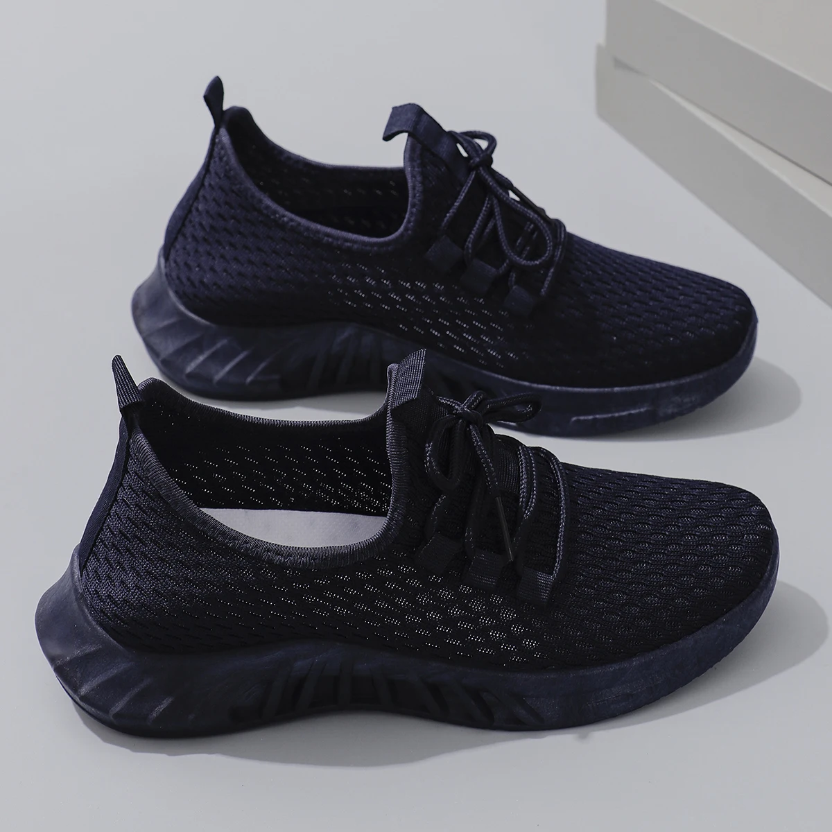 MACUBEZ – GRACINA Feminine Sneaker für Damen mit schlanker Linie 4 73660-ftdevi.jpg